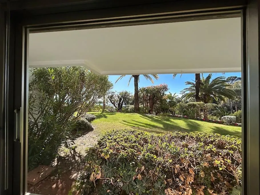 Studio Golfe-Juan Piscine Plage Privee Tennis 0*,  Frankrike